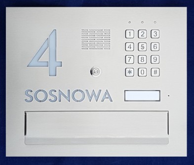 Skrzynka Verona z domofonem, napisem, szyfratorem B880 i czytnikiem RFID