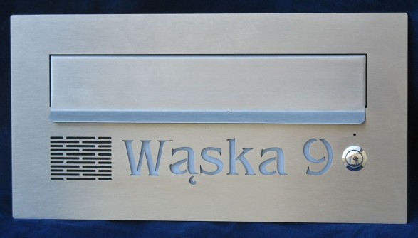 Skrzynka Verona (niska) z domofonem i napisem