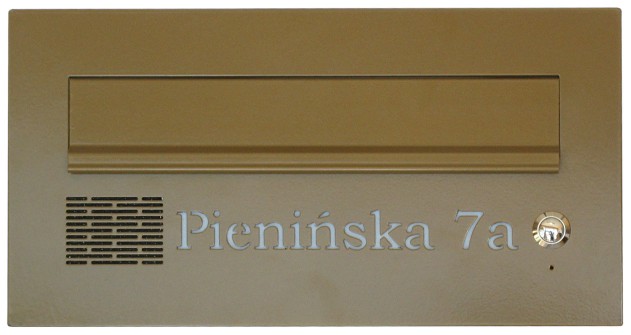 Niska skrzynka Verona z napisem i domofonem